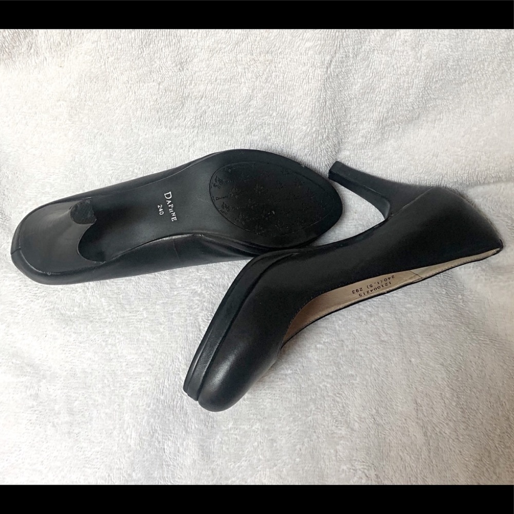 DAPHNE- Black Leather Pumps (See Photos) - Picture 4 of 12